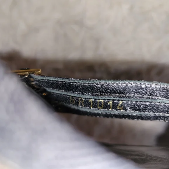 LV Sandals - Picture 11 of 12